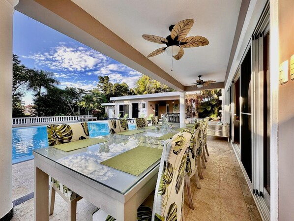 Outdoor dining