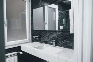 Suite nupcial | Bany | Banyera i dutxa independents i banyera d'hidromassatge 