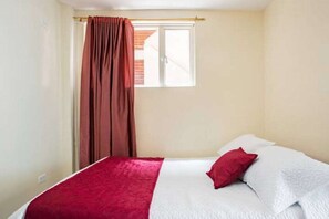 1 habitación, tabla de planchar con plancha, wifi y ropa de cama 