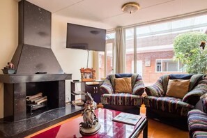 TV, fireplace, offices - TOURISTIC HOUSE 207/3-SU HOGAR LEJOS DE CASA (Bogotá)