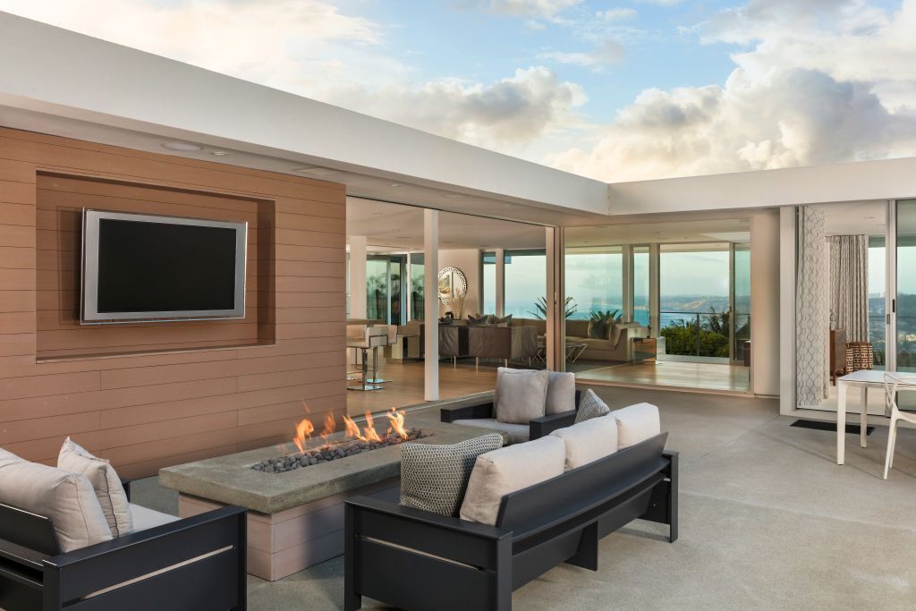 تلفزيون ذكي، مدفأة، تنس طاولة، ألعاب للصغار