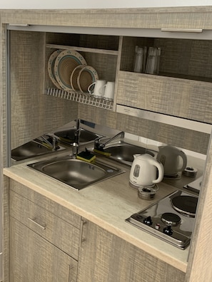 Fridge, stovetop, electric kettle, highchair - PALS Studios Lindos (Rhodes)