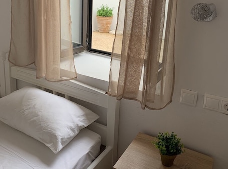 Individually decorated, individually furnished, travel cot, free WiFi