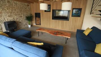 Télévision, cheminée