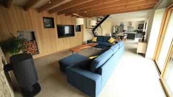 Televisie en een open haard