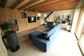 Télévision, cheminée