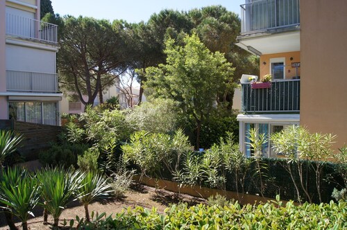 Lara 6 - Large T2 garden level Shaded terrace Loggia Independent WC Parking