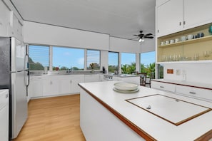 Unclassified image, 2 of 64, button