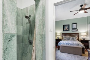 Vasca, asciugacapelli, asciugamani