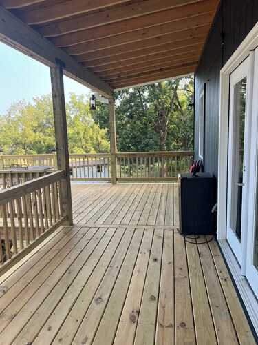 Fireside Cabin – a cozy retreat at Truman Lake – relax and unwind! Pet friendly!