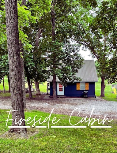 Fireside Cabin – a cozy retreat at Truman Lake – relax and unwind! Pet friendly!