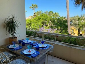 Outdoor dining - Luxury Apartment Sotogrande Paseo del Mar (San Roque)