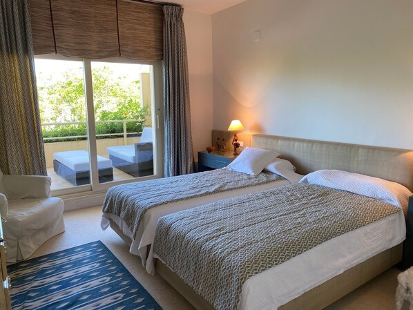 2 bedrooms, iron/ironing board, internet, bed sheets