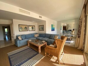 Living area - Luxury Apartment Sotogrande Paseo del Mar (San Roque)