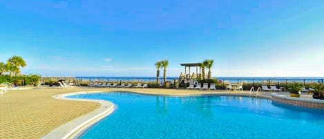 Een verwarmd zwembad