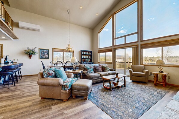 TV, fireplace, DVD player, books