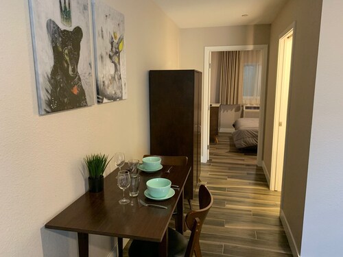 Newer private 1-bedroom apartment in Old Town