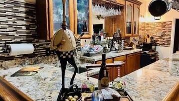 KylskÄp, mikrovÄgsugn, ugn och spishÀll