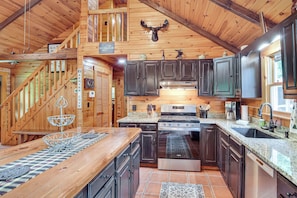 Fridge, microwave, stovetop, dishwasher - Woodsy Beaver Cove Cabin w/ Deck & Fire Pit! (Beaver Cove)