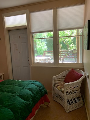 2 habitaciones, tabla de planchar con plancha, internet y ropa de cama
