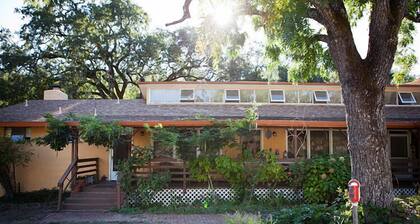 RustRidge Bed and Breakfast - Oaks + Vine Room