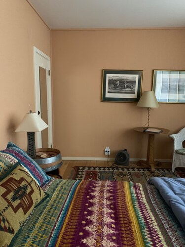 RustRidge Bed and Breakfast - Oaks + Vine Room
