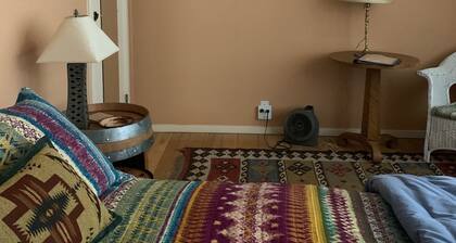 RustRidge Bed and Breakfast - Oaks + Vine Room