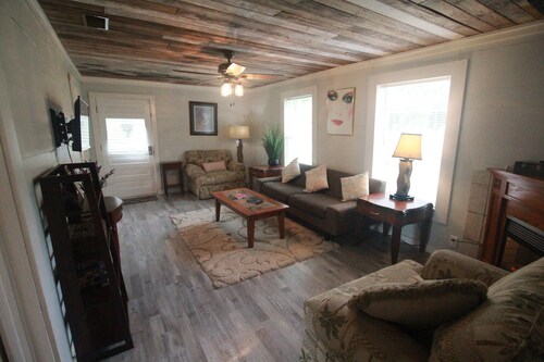 Country Getaway for Work or Play 5 miles from Wind Point Park