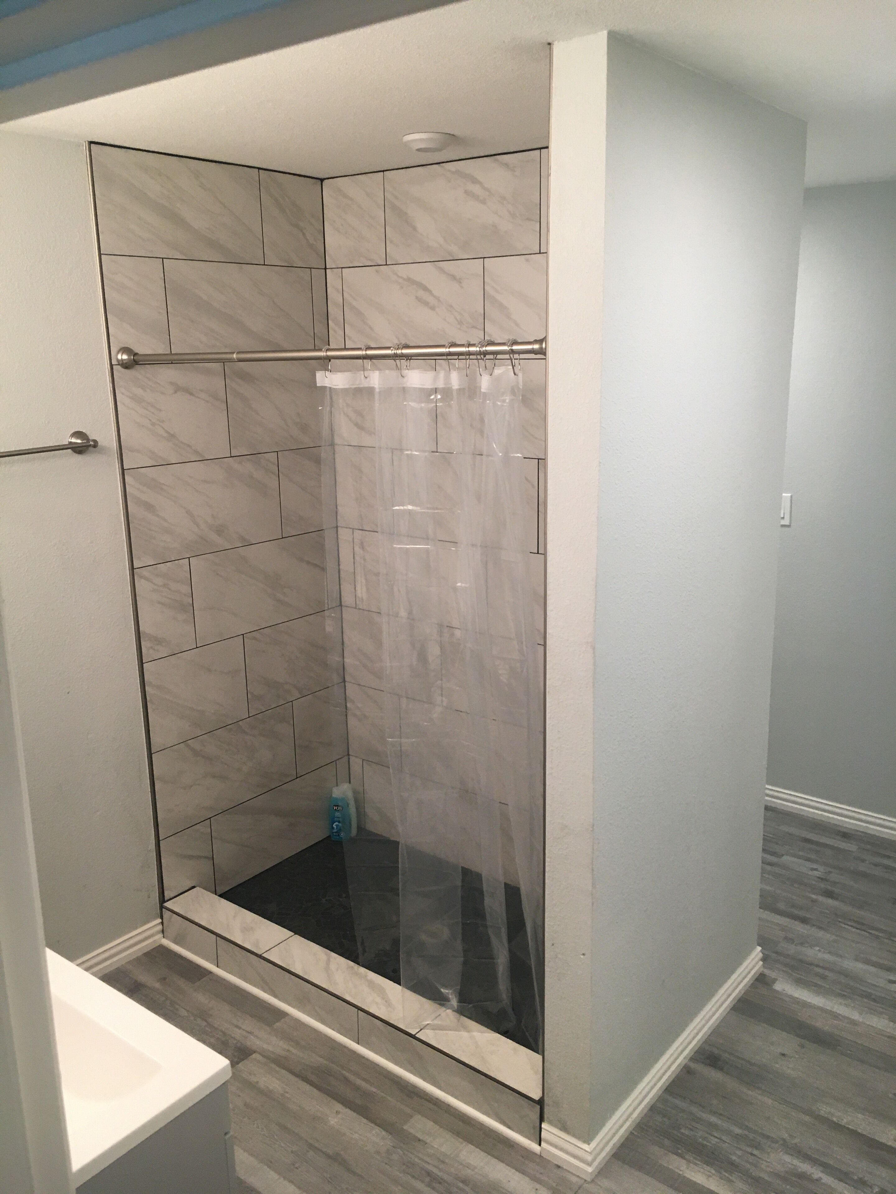 Combined shower/bathtub, hair dryer, towels, soap