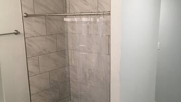 Combined shower/bathtub, hair dryer, towels, soap