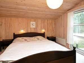 3 bedrooms, cribs/infant beds - 8 Person Holiday Home in Sæby (Sæby)