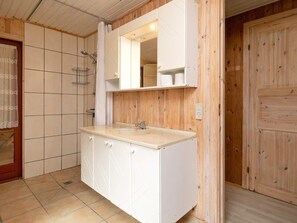 Bathroom - 8 Person Holiday Home in Sæby (Sæby)