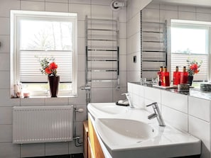 Shower, towels