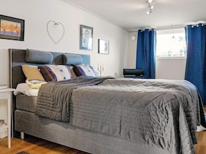 3 bedrooms, individually furnished