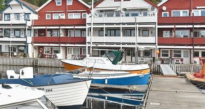 4 Person Holiday Home in Uggdal