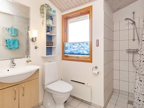 Bathroom - Enticing Holiday Home in Hirtshals near Beach (Hirtshals)