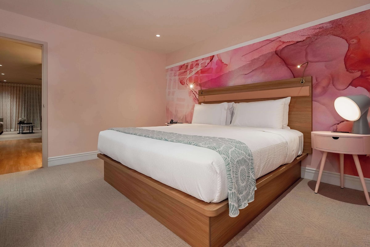 1 bedroom, premium bedding, down comforters, in-room safe