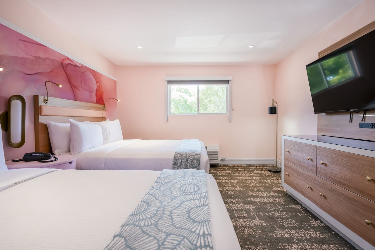 1 bedroom, premium bedding, down comforters, in-room safe