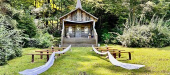  1884 Bed & Breakfast  KING 2 Room Suite with Pvt Bath sleeps 3. Near Dollywood