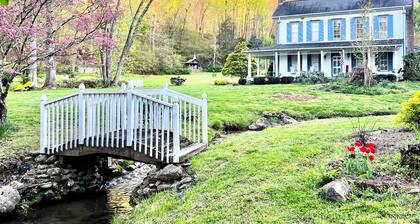 Historic 1884 Bed & Breakfast - KING Room Suite with Pvt Bath sleeps up to 3