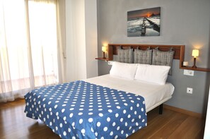 2 makuuhuonetta, silitysrauta/-lauta