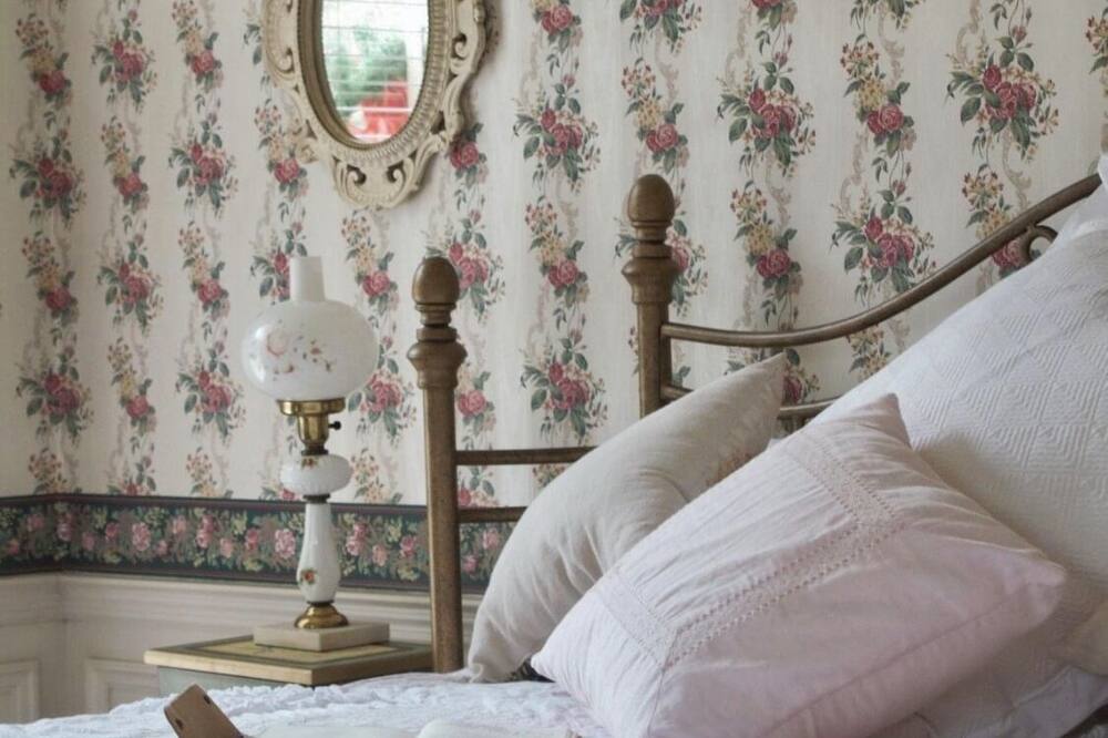 Thanksgiving Wknd 2 nt min - 1884 B&B Queen Rm-Pvt Bath down hall-near Dollywood