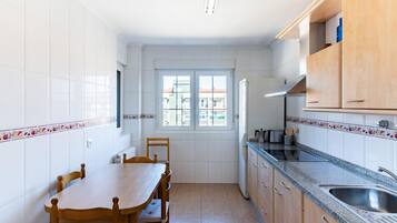 Refrigerador, microondas, lavavajillas, cafetera/tetera