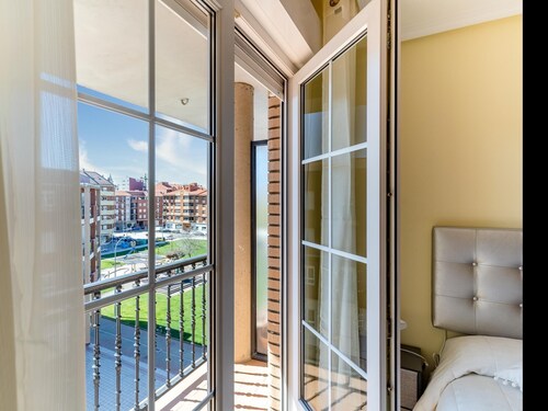 Housingleon- Arts Park with car park