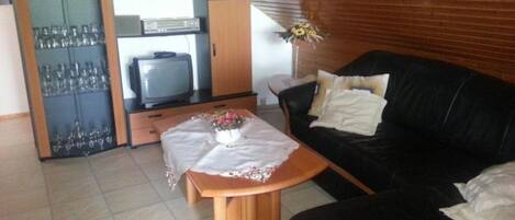 TV, fireplace, DVD player, stereo