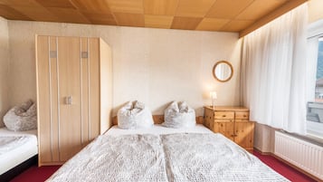 1 habitación, tabla de planchar con plancha, wifi gratis y ropa de cama