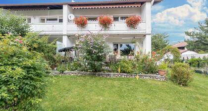 Cosy Holiday Apartment "Schild" with Garden & Mountain View