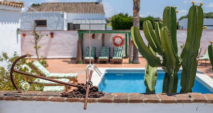 Villa Mayo avec piscine privĂ©e â exclusivement pour familles