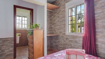 7 bedrooms, free WiFi, bed sheets