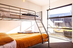 4 bedrooms, WiFi, bed sheets